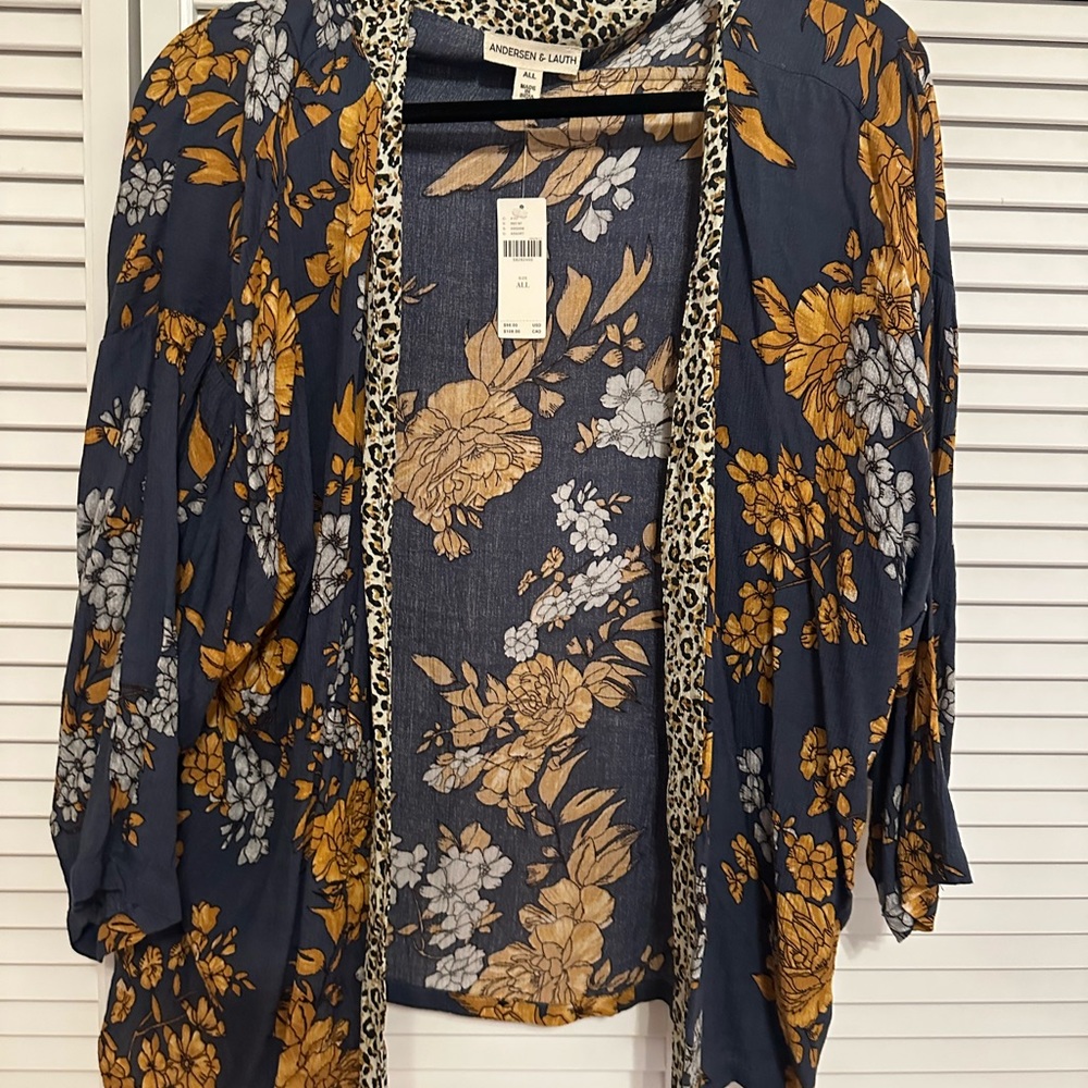 Beautiful Anthropologie cropped kimono never worn tags still on it.